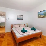 Lägenhet In 51468 Crikvenica