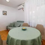 Lägenhet In 51468 Crikvenica