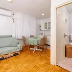 Lägenhet In 51468 Crikvenica