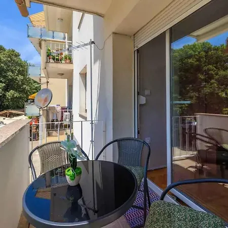 In 51468 Apartment *