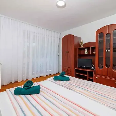 In 51468 Apartment *