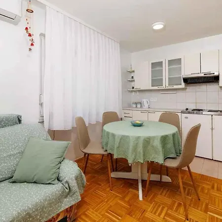 Apartment In 51468