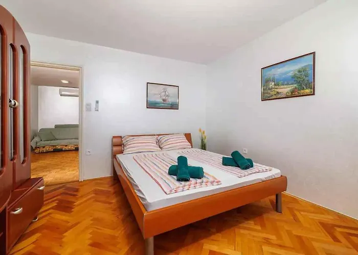 Appartement In 51468 Crikvenica