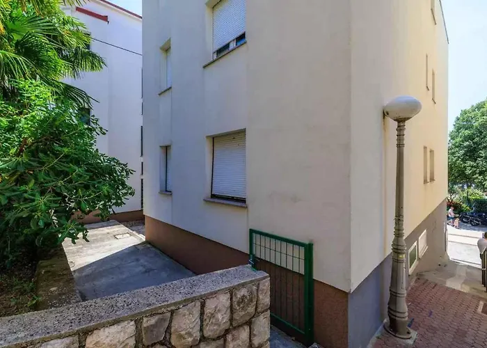 In 51468 * 茨里克韦尼察