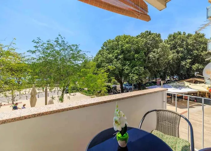 In 51468 * 茨里克韦尼察